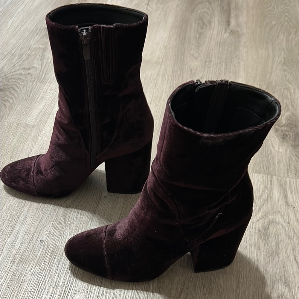 Kendall & Kylie Brown Heeled Boots with Chunky Block Heel
